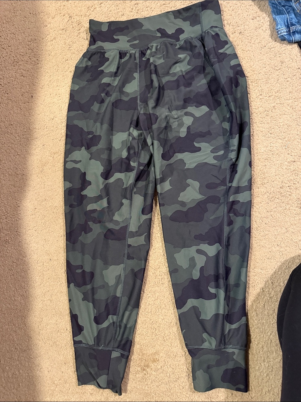 Old Navy Women's Green Camo Jogger Pants